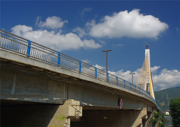 鹤岗304不锈钢桥梁护栏：安全、耐用与美观的完美结合